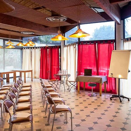 圣克里斯托尔莱萨勒宜必思快捷酒店 Saint-Christol-lès-Alès 外观 照片