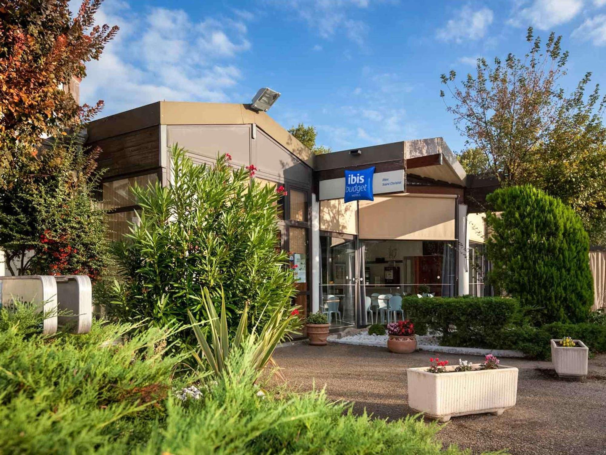 圣克里斯托尔莱萨勒宜必思快捷酒店 Saint-Christol-lès-Alès 外观 照片