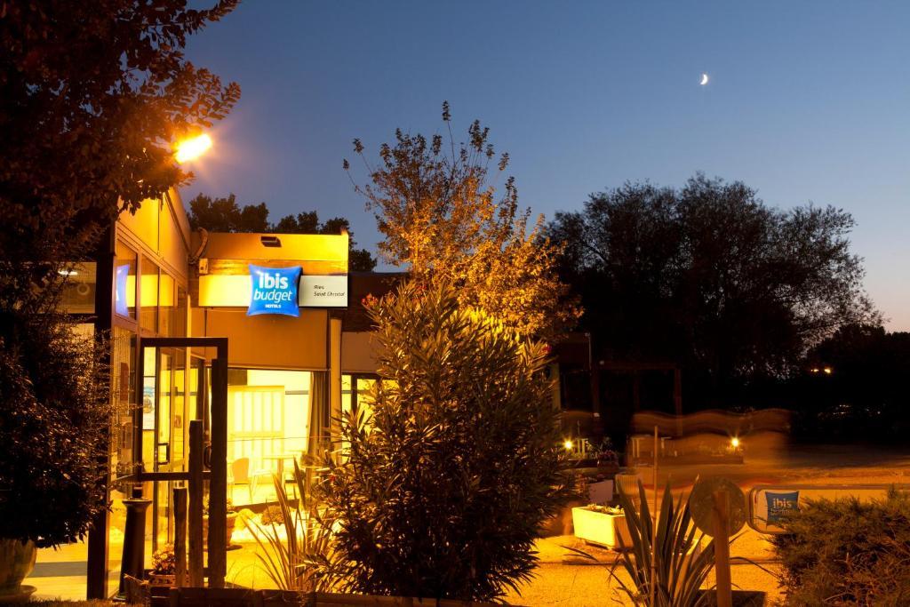 圣克里斯托尔莱萨勒宜必思快捷酒店 Saint-Christol-lès-Alès 外观 照片
